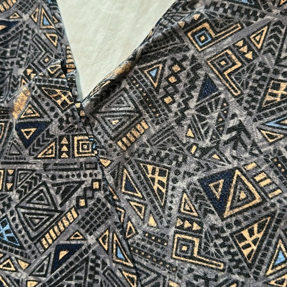 LulaRoe buttery soft leggings - Picture 4 of 4